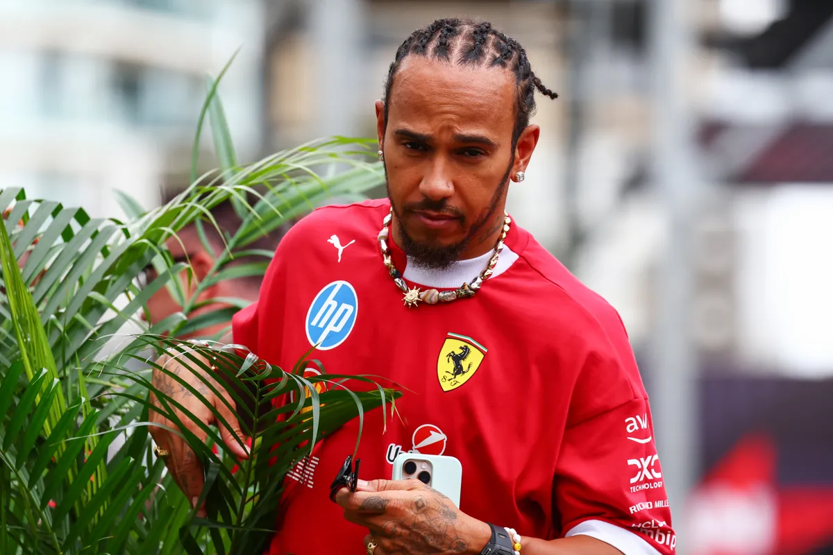 Lewis Hamilton képtelen jó teljesítményt nyújtani a Ferrariba
