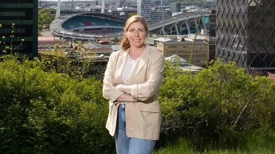 Az eset egy kormányzati sajtótájékoztató alatt történt, ahol a politikust azonnal ellátták.
