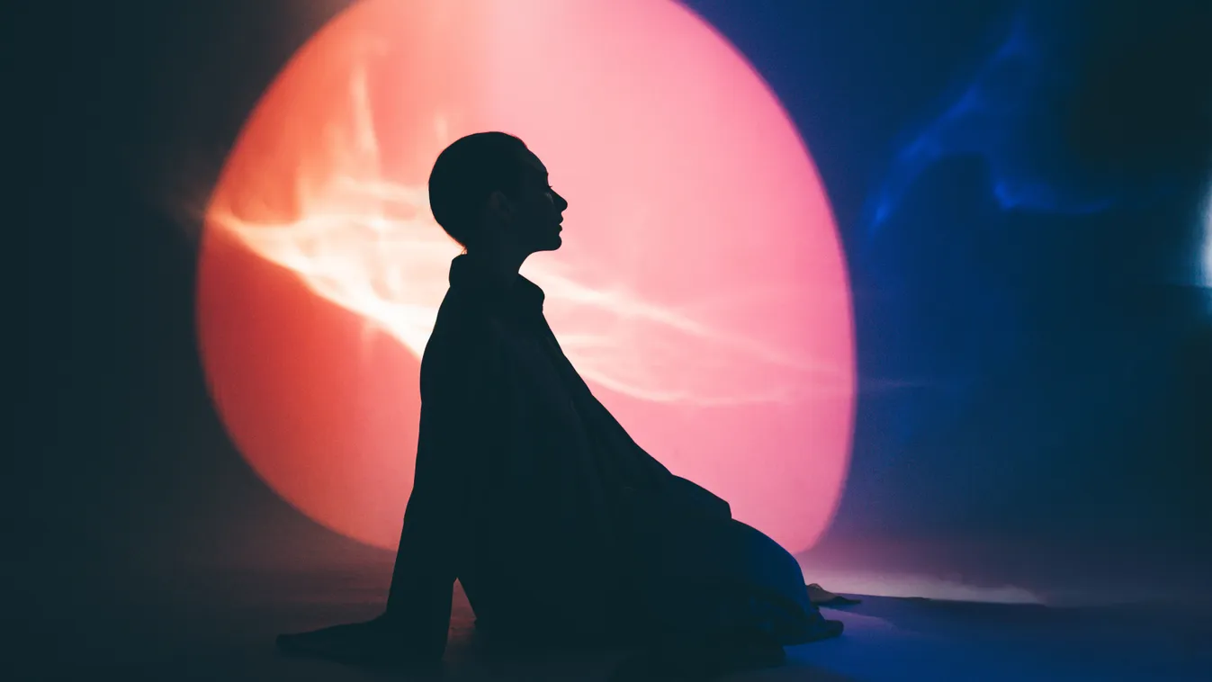 Ezzel a személyiségteszttel belső békére lelhet, mint a képen szereplő meditáló ember