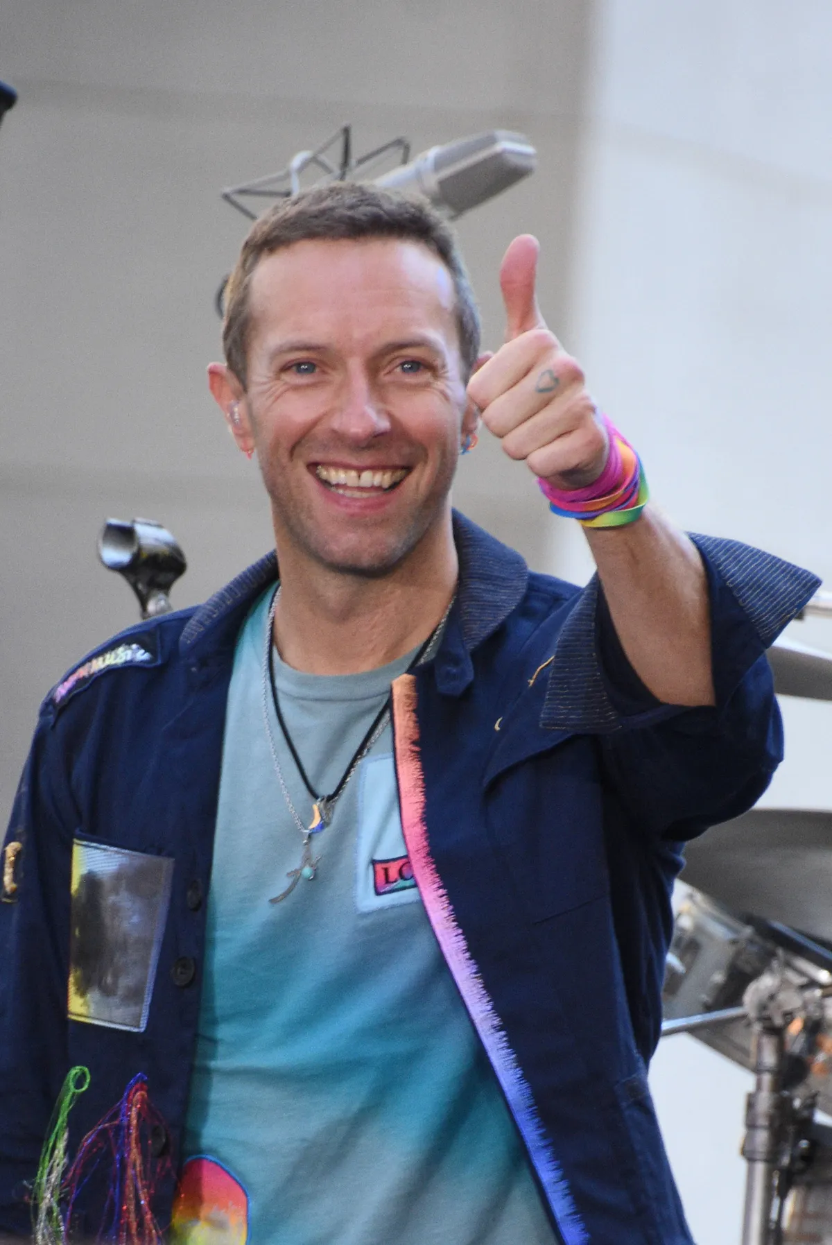 Chris Martin is humorosan reagált a csókkamerás incidensre: 'Vagy affér van közöttük, vagy csak nagyon félénkek'