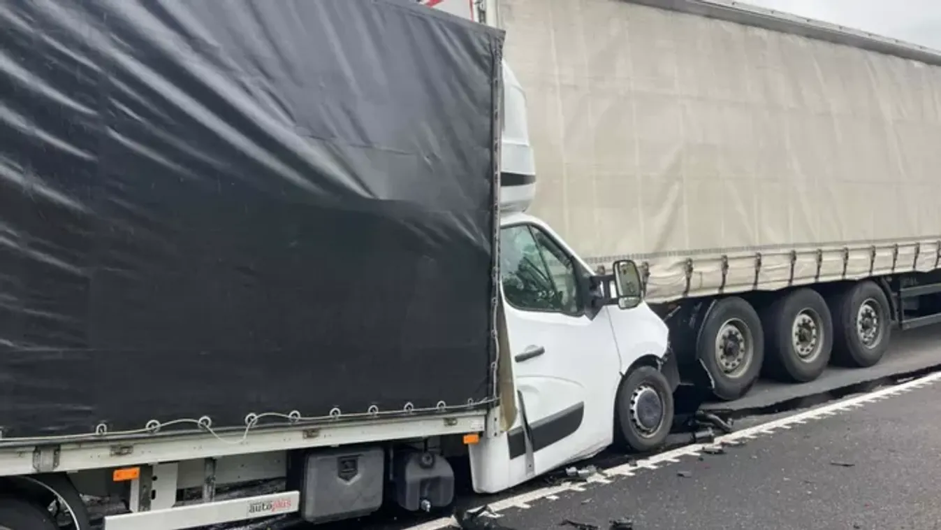 Rohant a mentőhelikopter, horror kamionbaleset az M1-esen: felnyársalta a sofőrt a raktér