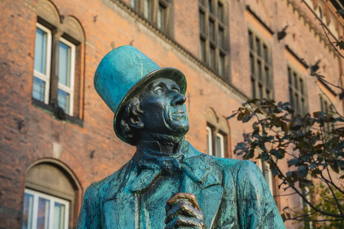 Hans Christian Andersen koppenhágai szobra Dániában