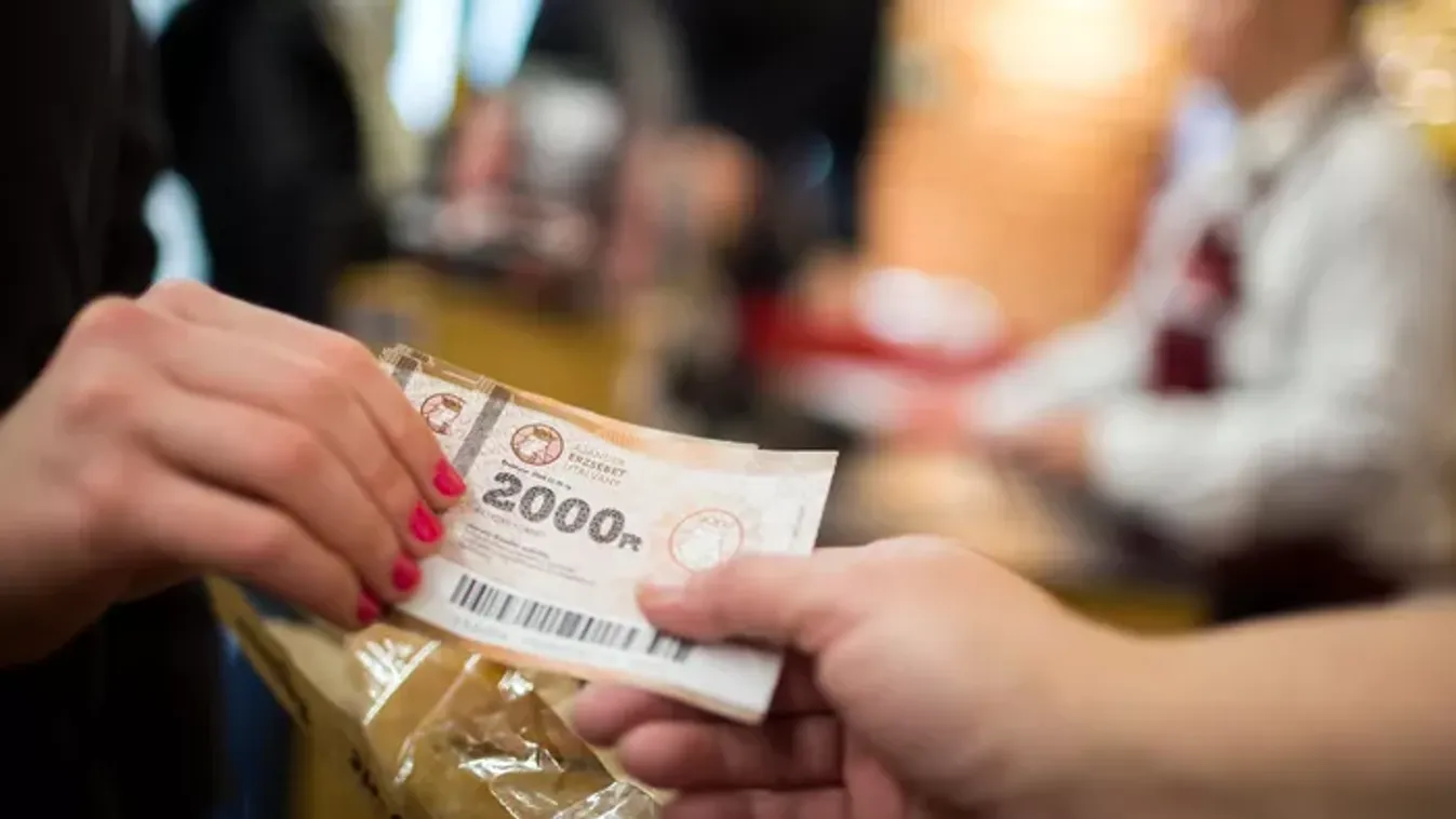 "Még nem használjuk fel, majd csak karácsony előtt" - Kati néni későbbre tartalékolja a nyugdíjas élelmiszer-utalványt