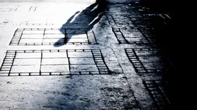 Eljött a Kalapos Férfi? Álmukban bénulnak meg az emberek, ez az igazság az árnylényről