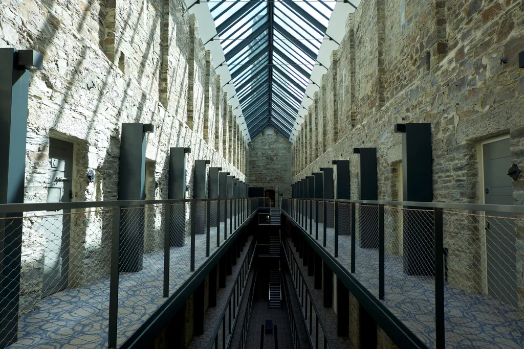 A Nagy-Britanniában, Cornwallban található Bodmin Jail Hotel egy egykori börtönben kínál kényelmes szállásokat. A börtönt még 1719-ben építtették és egészen 1927-ig működött.
