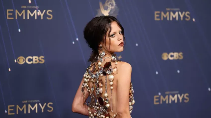 Wednesday kebleit drágakövek, Sydney Sweeney-ét semmi sem fedte: Ezek voltak a 2025-ös Emmy legmerészebb dresszei