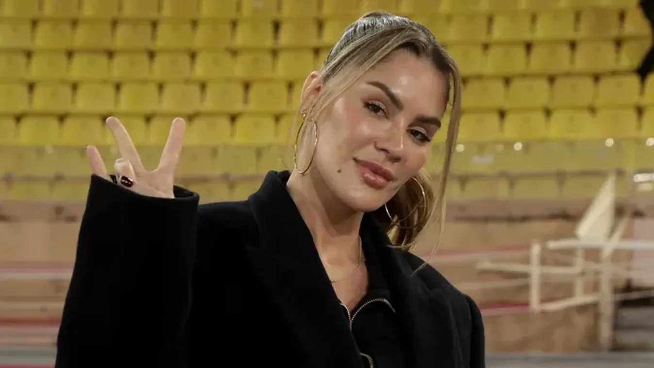 Aprócska bikiniben pózol a PSG sztárjának szexi felesége