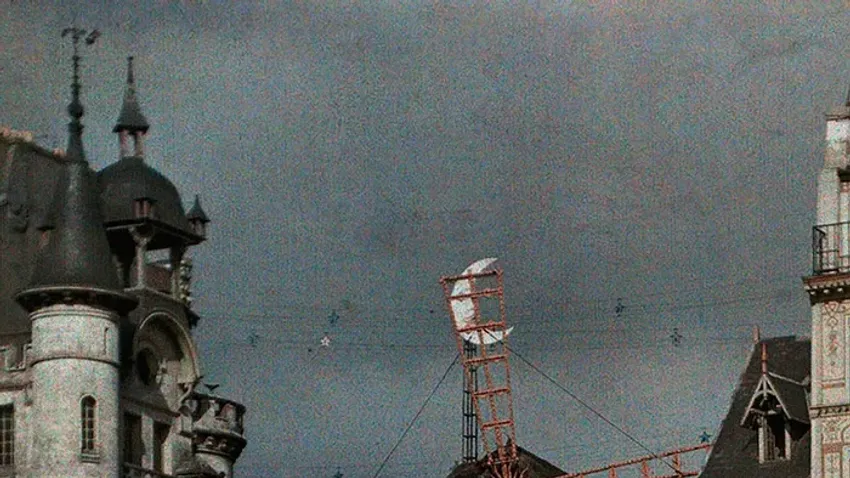 1889. október 6-án nyílt meg a Párizsi Moulin Rouge