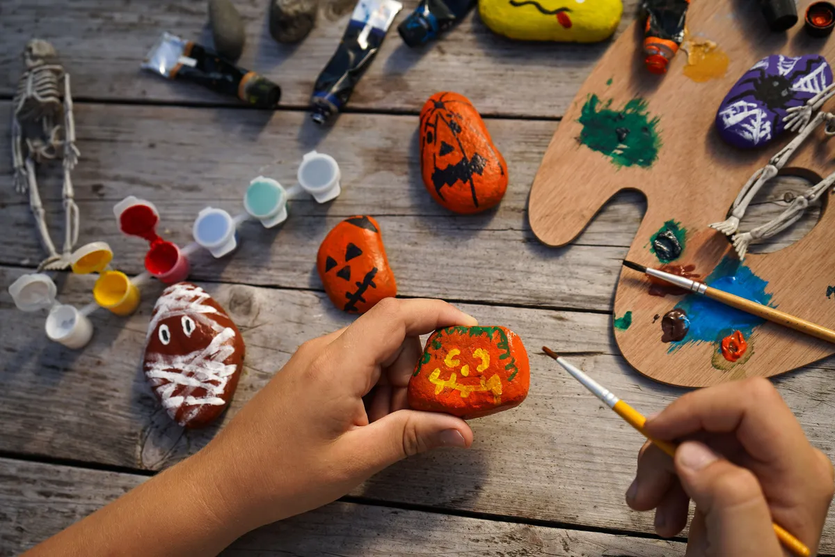 Kavicsfestés halloweenkor
