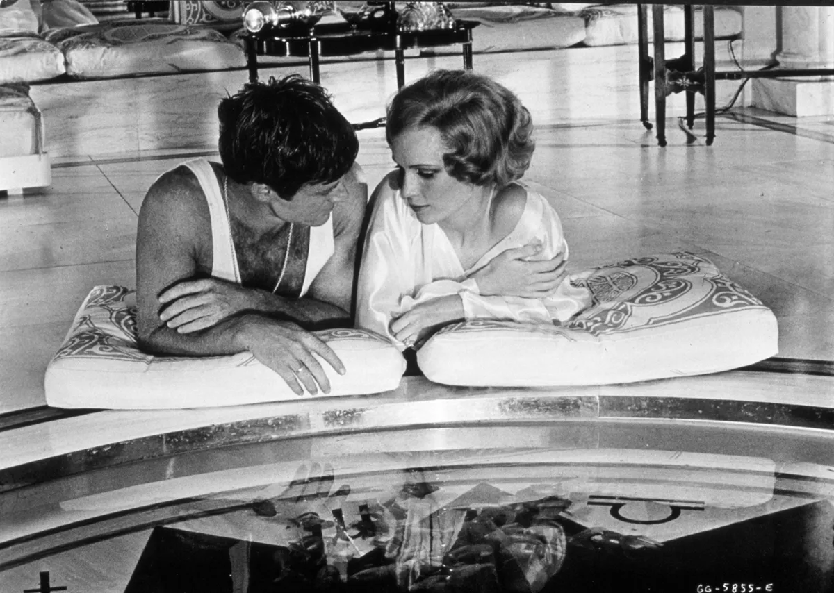 Robert Redfordot még Mia Farrow sem tudta jobb kedvre deríteni  (Fotó: Entertainment Pictures)