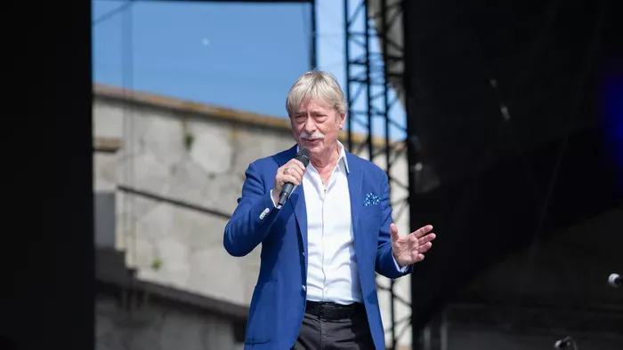 Szupersztárokkal forgat Soltész Rezső lánya