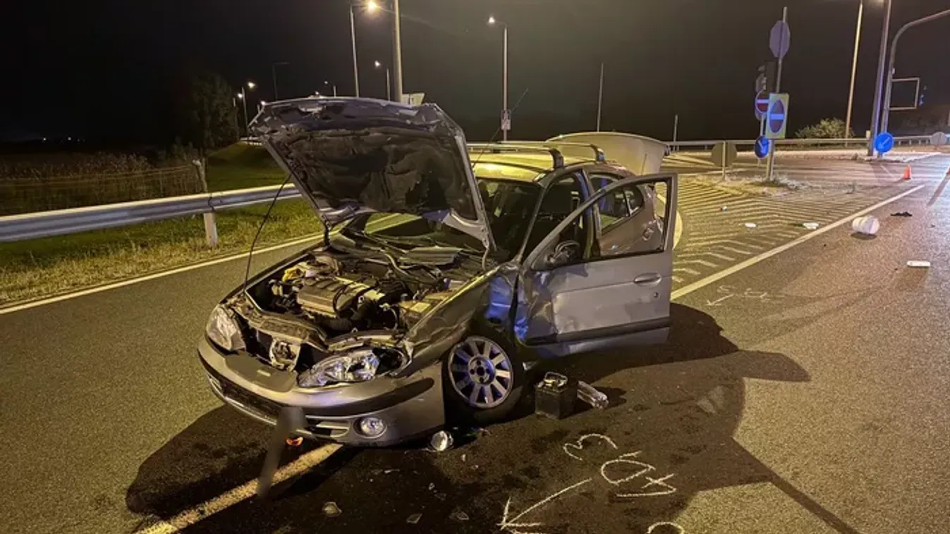 Brutális erejű baleset a 4-es főúton: autóba csapódott egy tréler - Videó