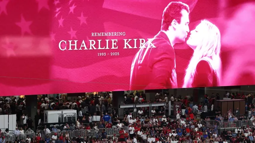 Százezres tömeg gyűlt össze Charlie Kirk búcsúztatásán