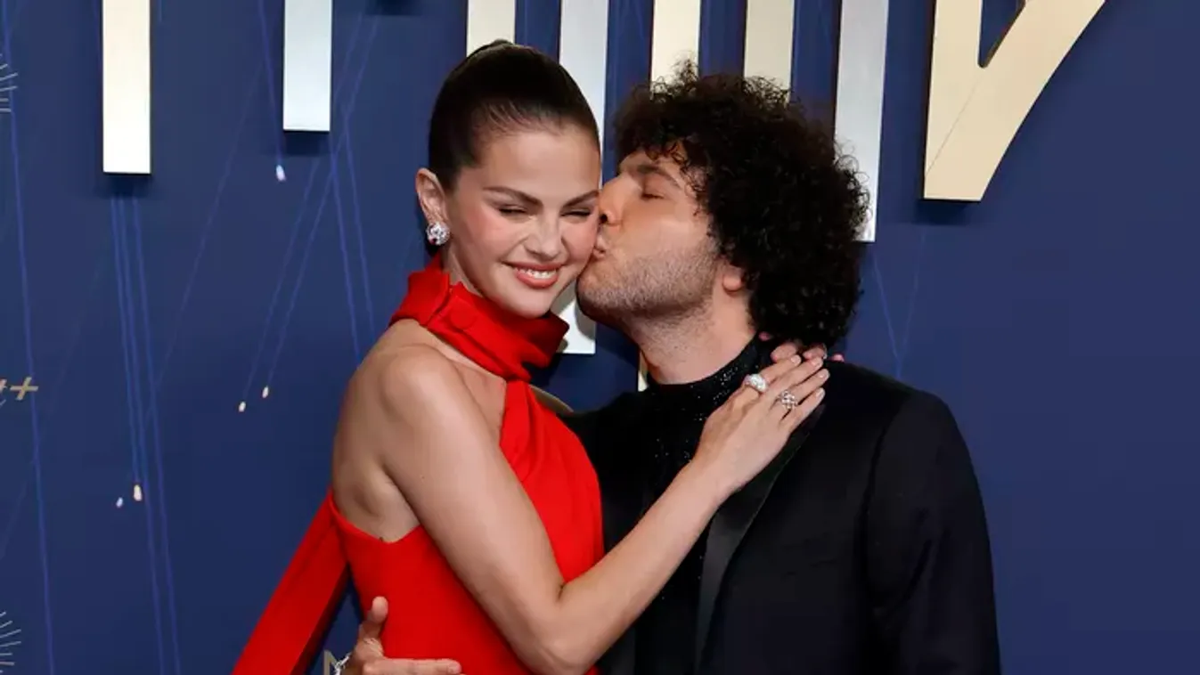 Férjhez ment Selena Gomez: ilyen gyönyörű volt a menyasszonyi ruhájában