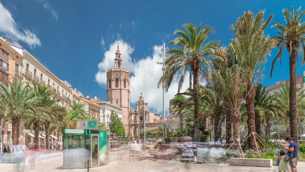 Európa pénztárcabarát városai, Sevilla, pálmafák, városrészlet, 