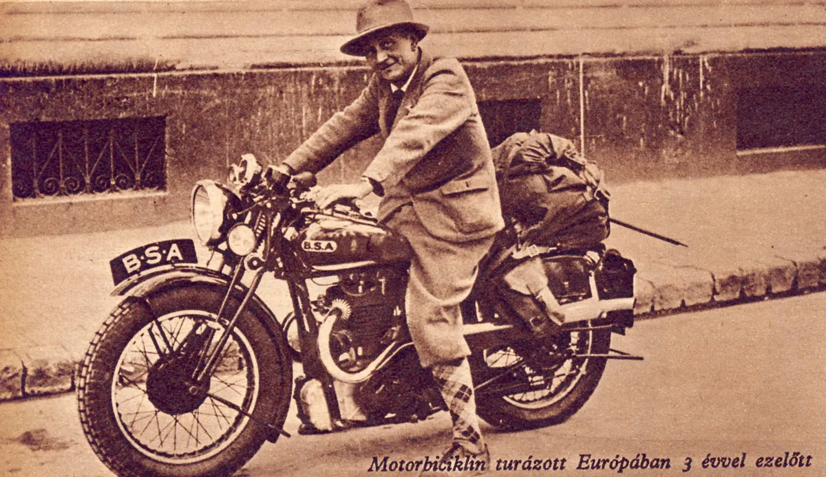 Szent-Györgyi Albert motorbiciklijén