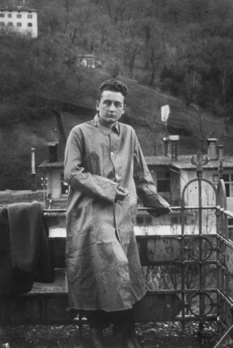 Szent-Györgyi Albert 1917-ben, amikor megkapta orvosi diplomáját
