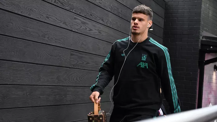 Kerkez Milos riválisát ünnepli Liverpool