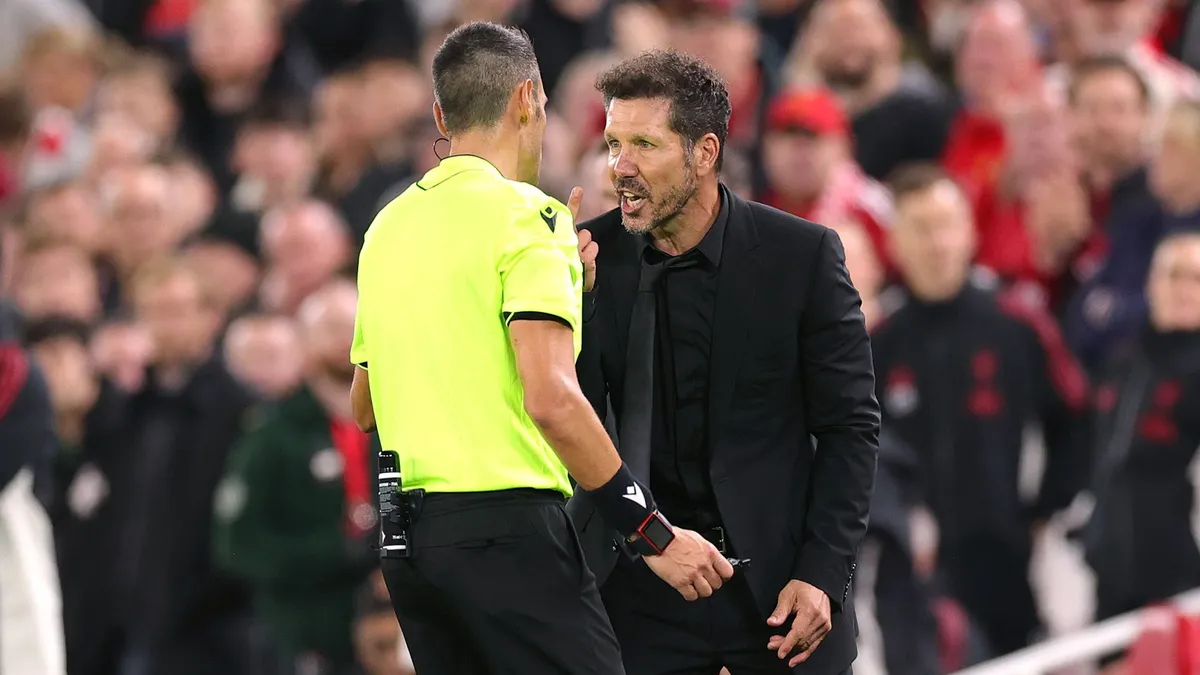 Diego Simeone teljesen kikelt magából a Liverpool-Atlético Madrid mérkőzésen.