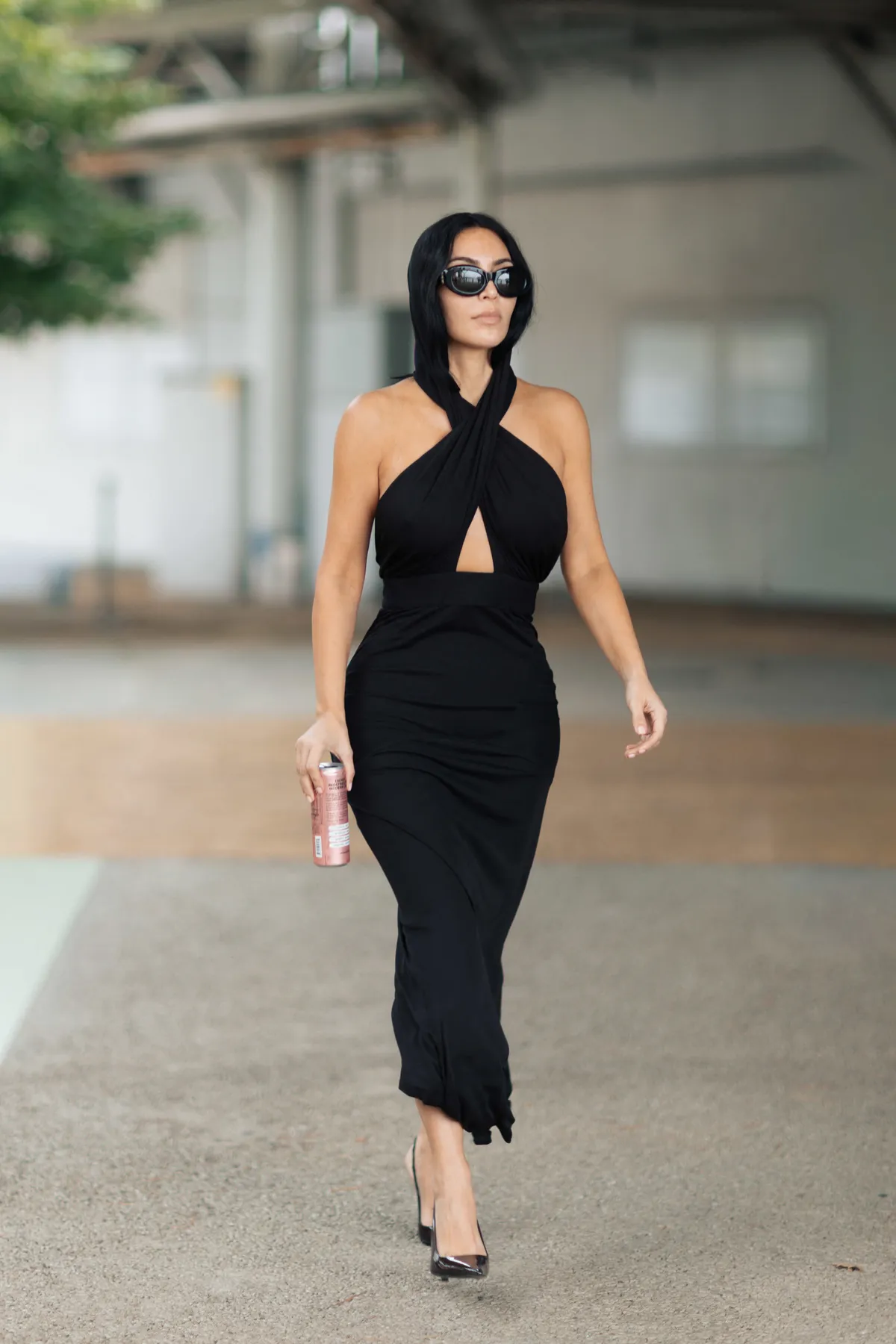 Kim Kardashian alakja mindig is beszédtéma volt, de most végre elárulta bombaformájának titkát