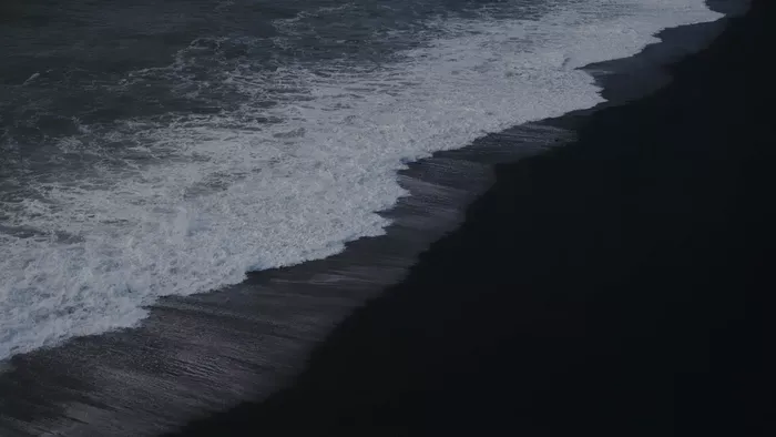 Rejtélyes, hatalmas tetem jelent meg a népszerű strandon