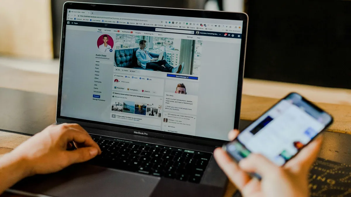 Facebook, laptop, telefon, okostelefon, Apple laptop