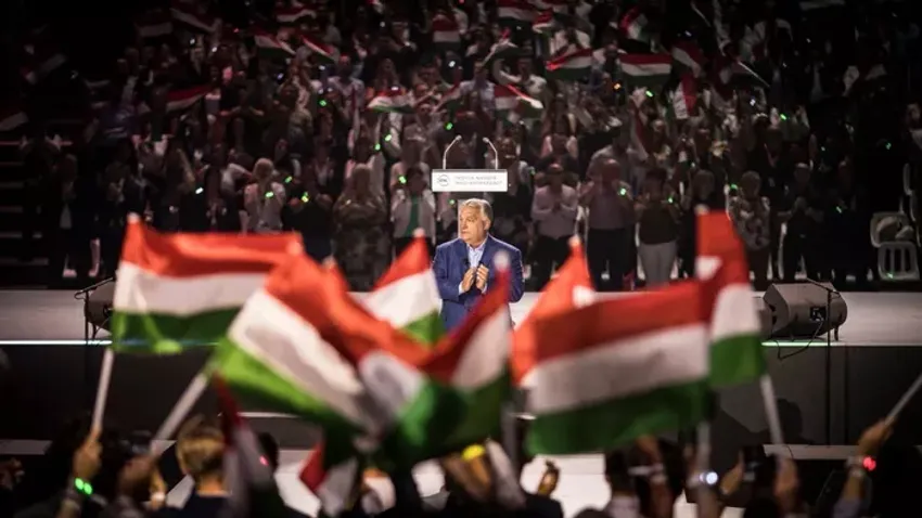 Orbán Viktor: lassan kinőjük az összes sportcsarnokot