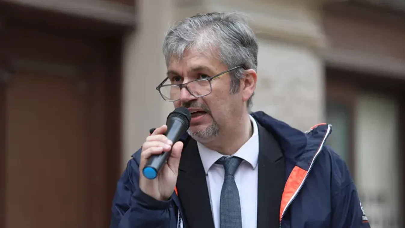"Hallom, ez a Hadházy hisztizik a harangszó miatt" - Hunyadinál elszakadt a cérna, ezt tette a balhézó Hadházyval