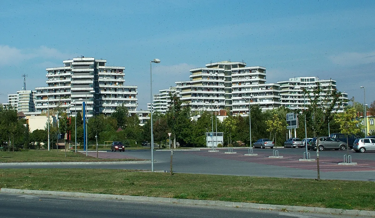 Tapolca, Y-házak, lakótelep
