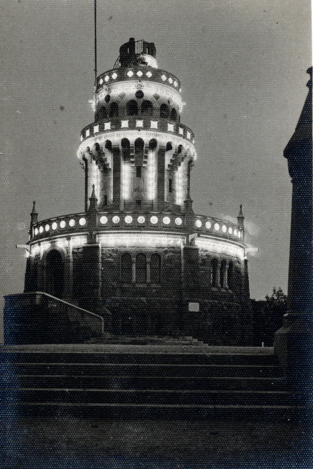 Erzsébet-kilátó díszkivilágítással 1930-ban