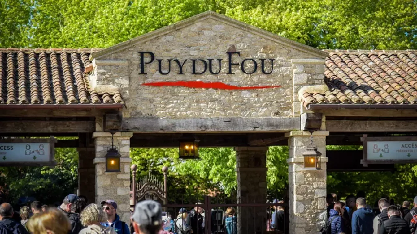 Unod már a hagyományos vidámparkokat? Íme a Puy du Fou, a világ leglátványosabb turisztikai attrakciója