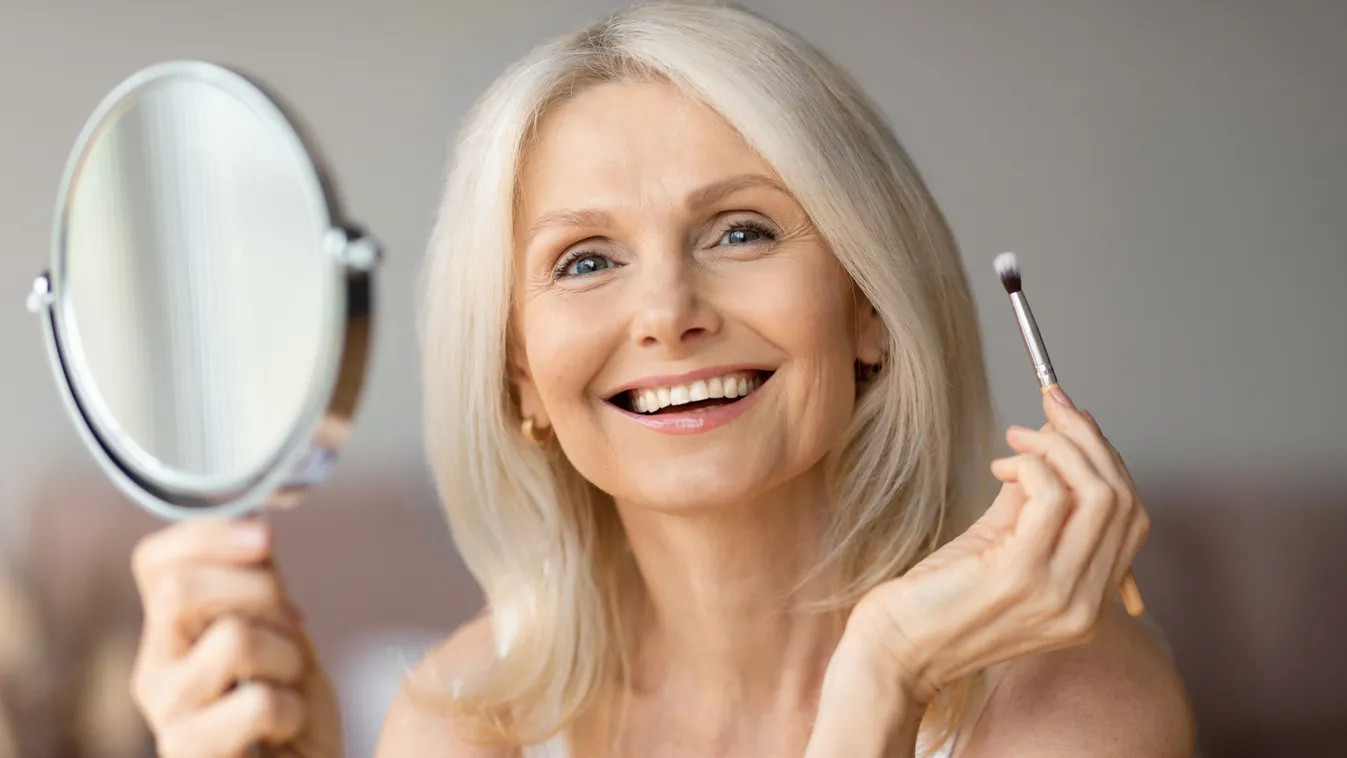 highlighter, smink, idős nő