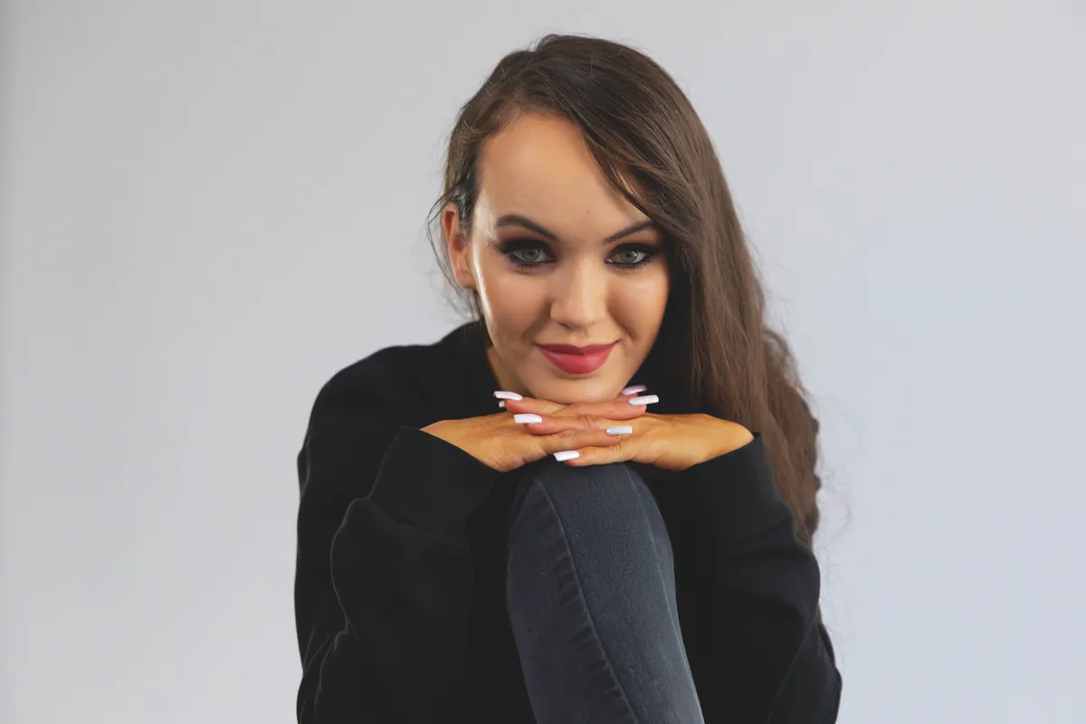 Nagy Ő Virág nem a szerelmet ünnepli, hanem a szingliséget