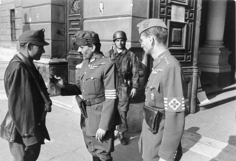 nyilas honvédtisztek 1944 októberében