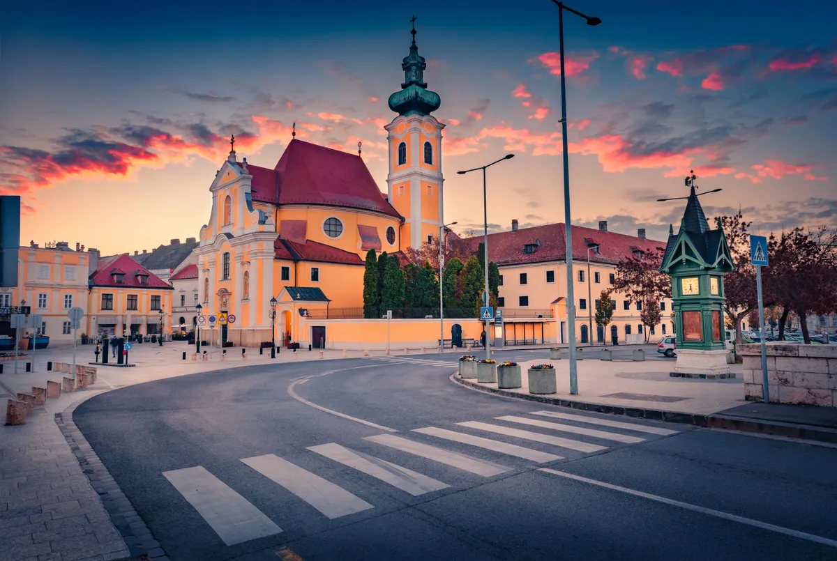 Győr, Kármel-hegyi Miasszonyunk templom, városrészlet