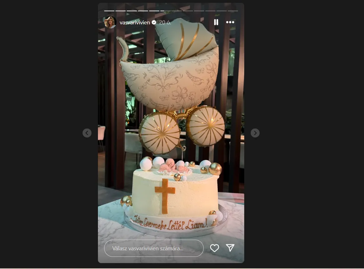 alt=A keresztelői torta igazán pompásan festett 