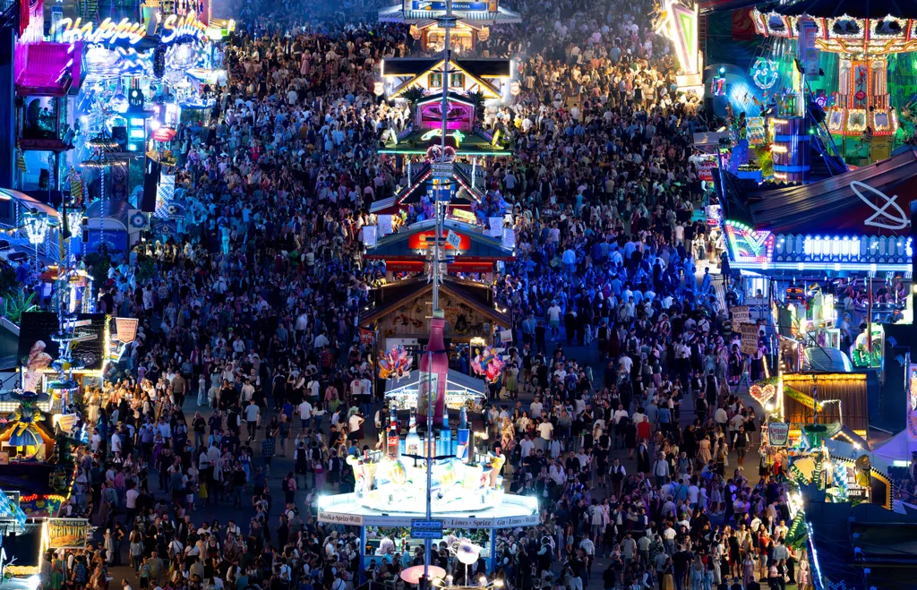 Rekordszámú látogató a 190.Oktoberfesten Münchenben 2025.