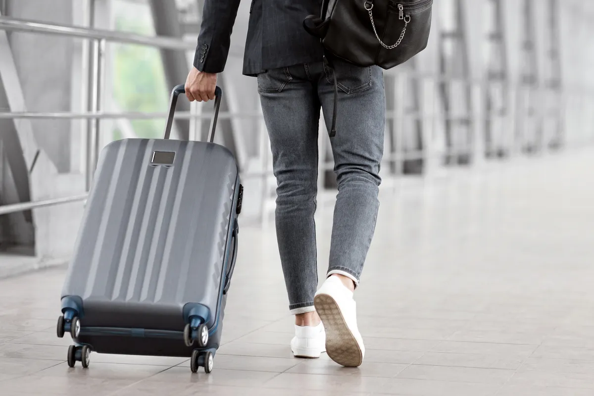 Halott feleségével próbált repülőre szállni egy idős férfi