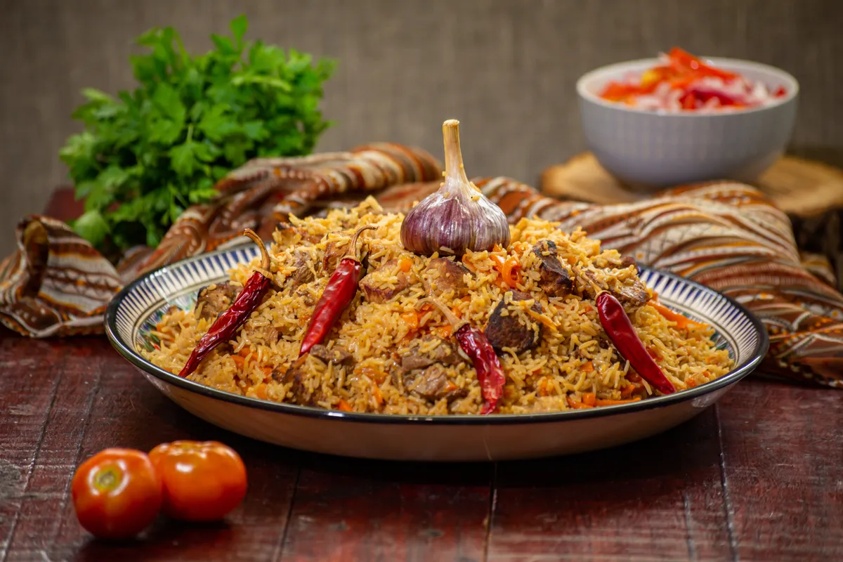 plov, vagyis rizses hús, ami szintén egy dollárba kerül