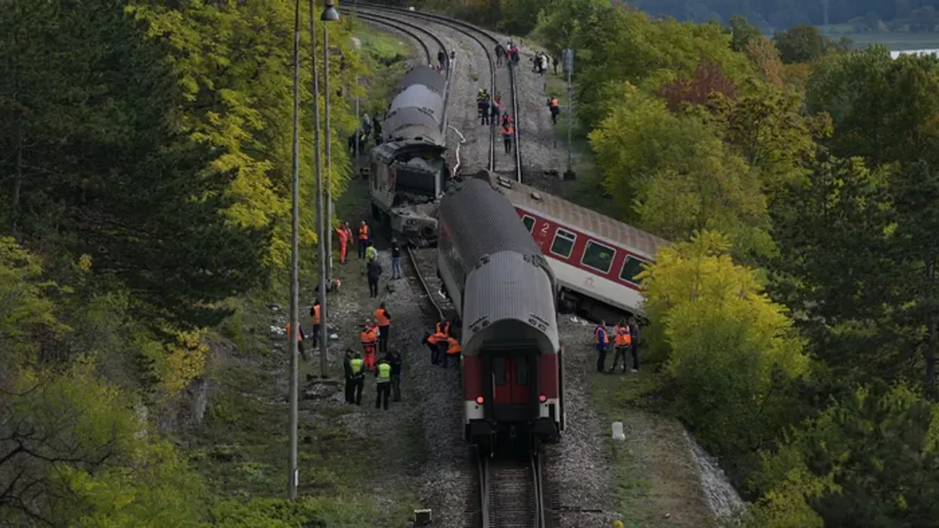 Szlovák vonatbaleset: kiderült, miért történt a tragédia – Galéria