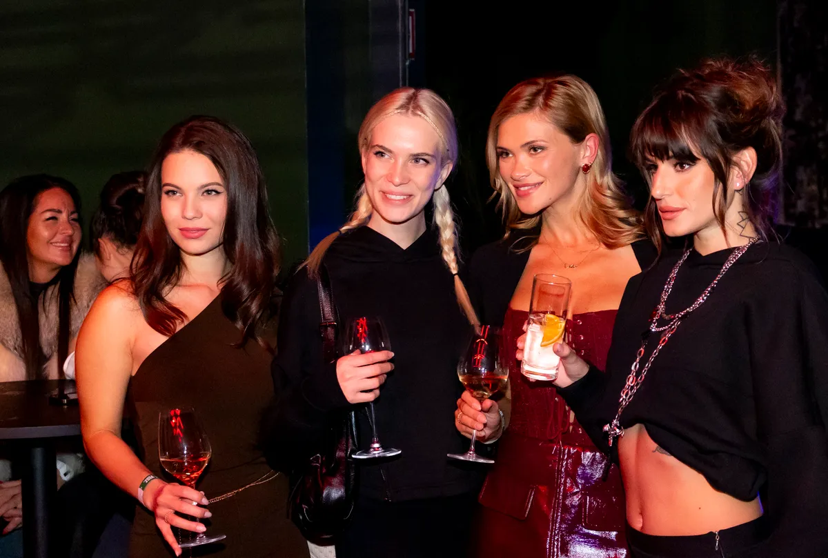 Szegedi Kata és a Dorko divatbemutatóján Molnár Miléna, Mészáros Lili, Czibolya Nikolett, Baranyi Panka együtt ünnepeltek