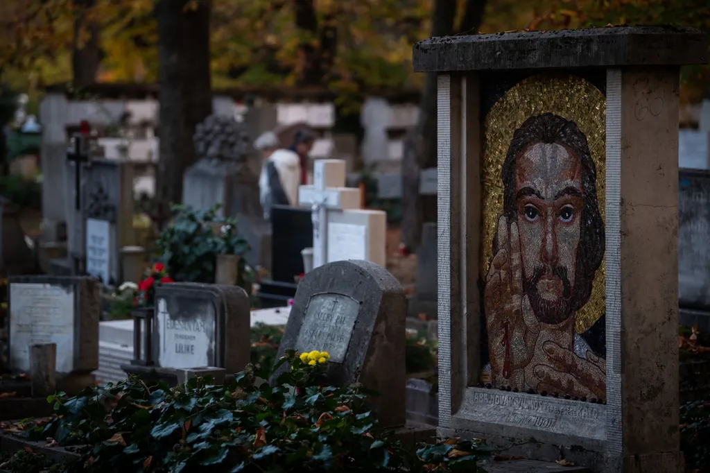 Aba Novák Vilmos festő és grafikus sírja a Farkasréti temetőben.