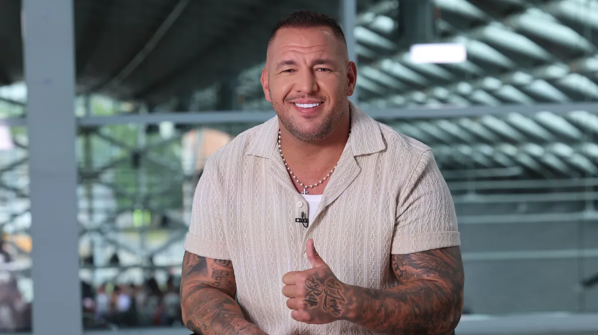 Curtis 17 éves volt, amikor bemutatkozott az Újpest felnőtt csapatában