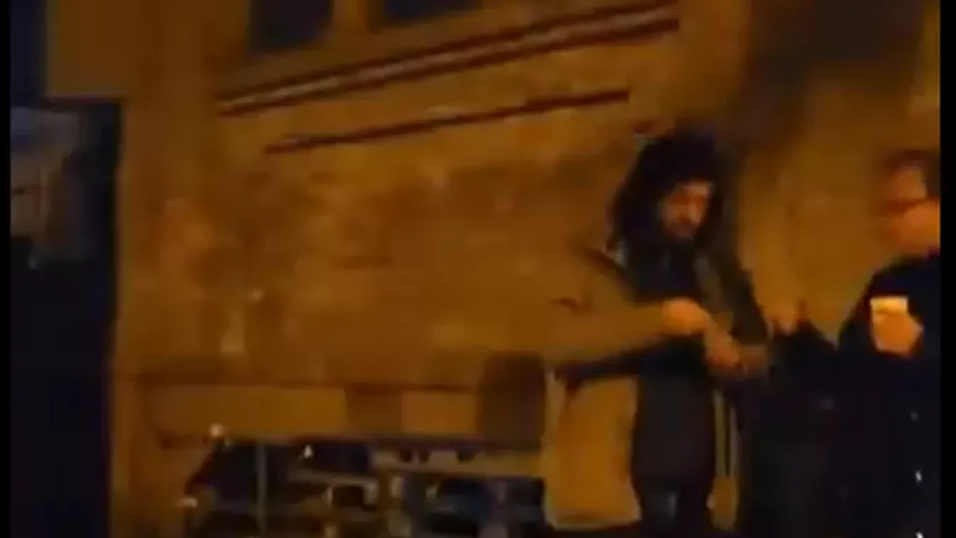 Kólával melegít Puzsér, az álhírgyártók találkozójának főszervezője! Nem, nem az innivalóval – videó
