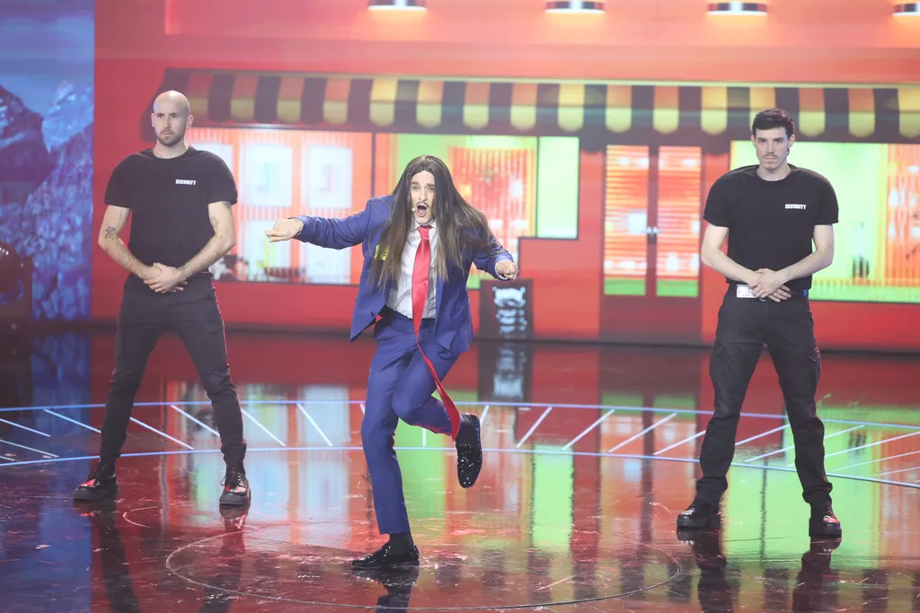 A Sztárban Sztár All Stars 7. élő adásában Tommy Cash bőrébe bújva szerenádozott teljes átéléssel a kávéjának Vavra Bence 