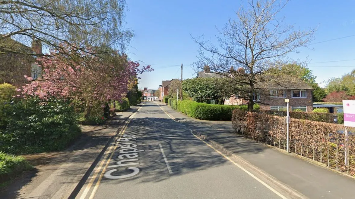 Alderley Edge egyik utcája, a Chapel Road – itt sétált Buzsik Borka kislányával
