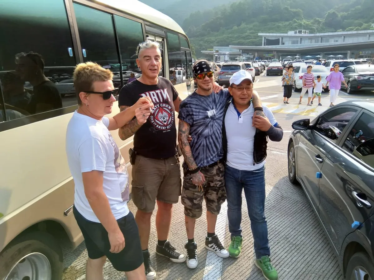 A Junkies egy része a koreai koncertturnén