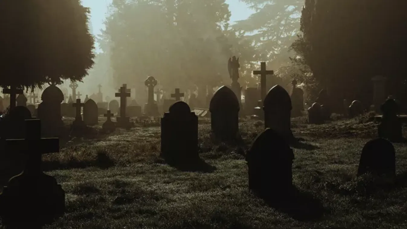 Közeleg a halottak napja: ezek a furcsa hiedelmek és jóslatok kötődnek hozzá