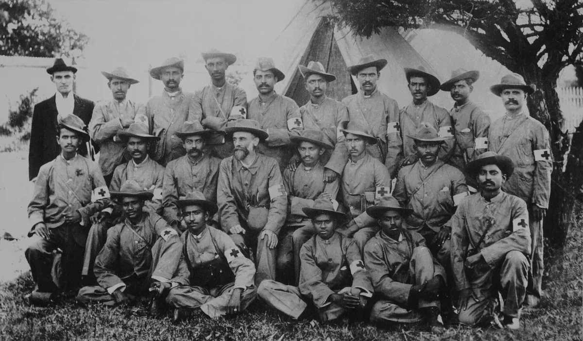 Gandhi a búr háborúban indiai bajtársaival