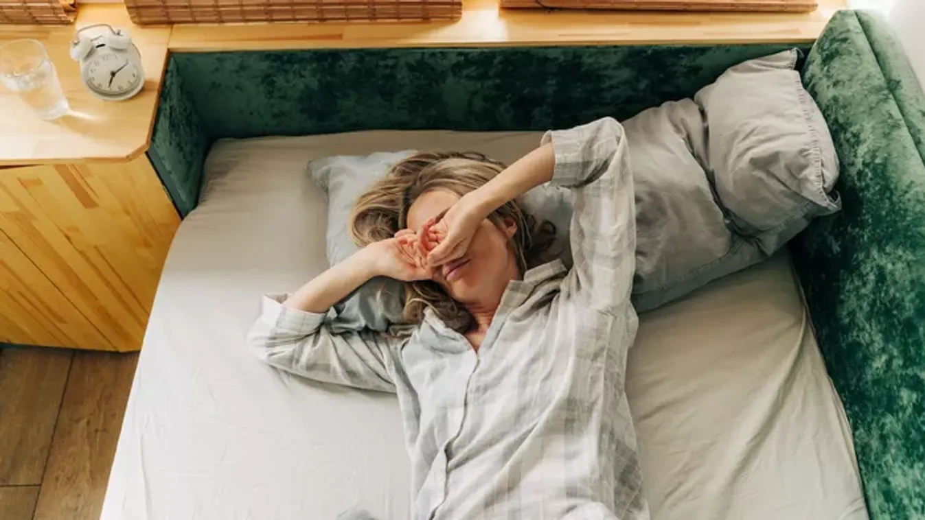 Ez történik a szemeddel, ha kontaktlencsében alszol